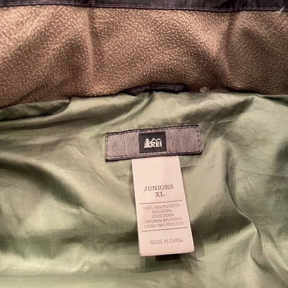 REI Boys XL Puffer Vest - Picture 2 of 5